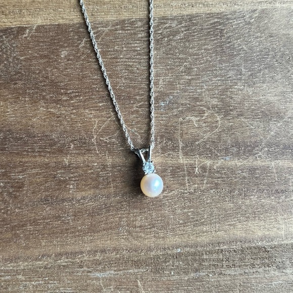 Vantel Pearls 3 Necklaces ans 1 extra charm - Picture 3 of 9